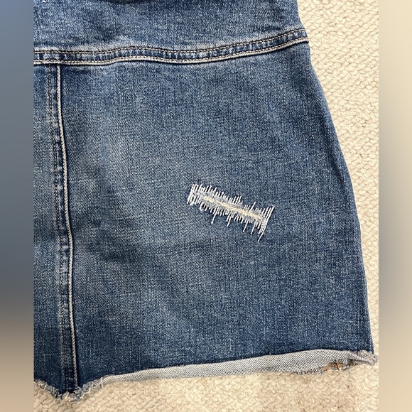 United Colors of Benetton Mini Skirt Denim Jean Oversized Belt Buckle Distressed - Picture 4 of 13